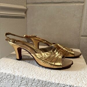 1950s handmade gold leather Donatello ladies peep toe sling back heels.